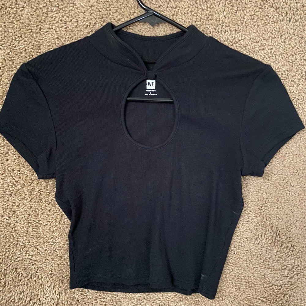 cute black top !